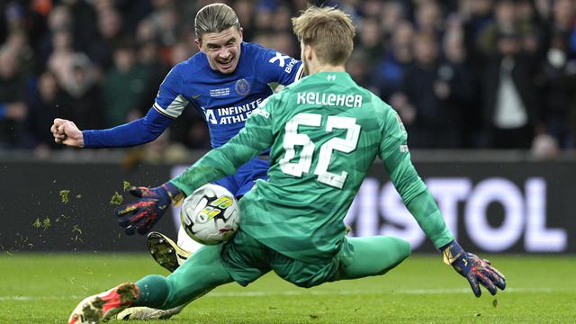 Foto: Dua Jempol untuk Caoimhin Kelleher, Lakukan Penyelamatan-Penyelamatan Krusial dan Bawa Liverpool Juara Carabao Cup 2023/2024