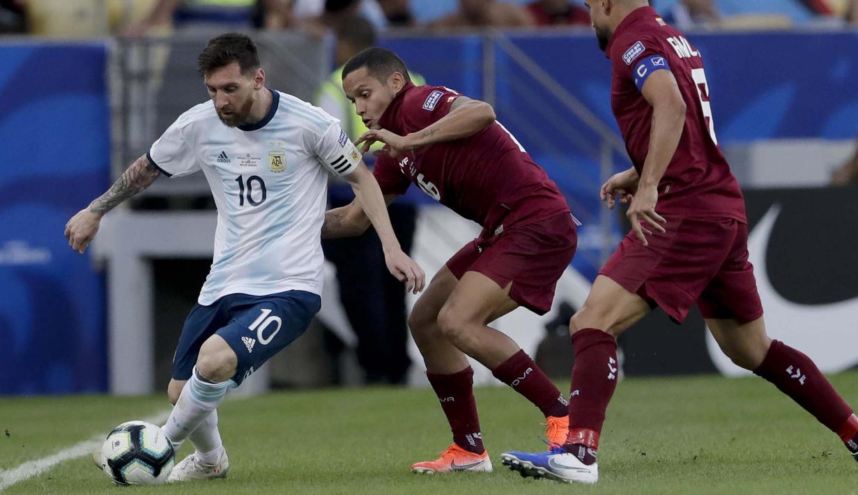 Argentina dan Messi saat ini berambisi untuk merengkuh trofi setelah dalam dua edisi beruntun sebelumnya selalu kandas di tangan Chile. (AP/Leo Correa)