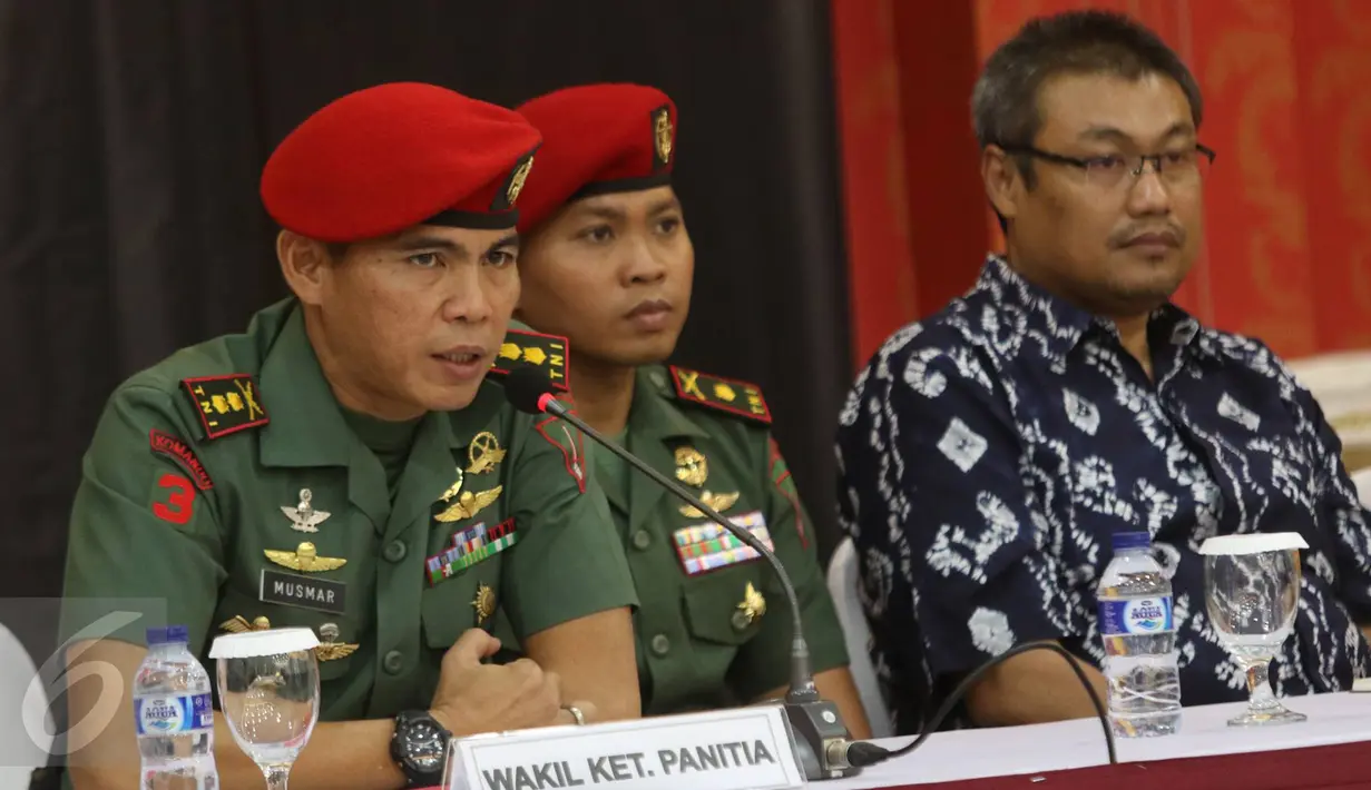 Wakil Komandan Grup-3 Kopassus Letnal Kolonel Inf Ahmad Fikri Musmar menyampaikan keterangan terkait kegiatan Danjen Kopassus - BNI Open Volley Ball Tournament, Jakarta Timur, Jumat (31/3). (Liputan6.com/Immanuel Antonius)