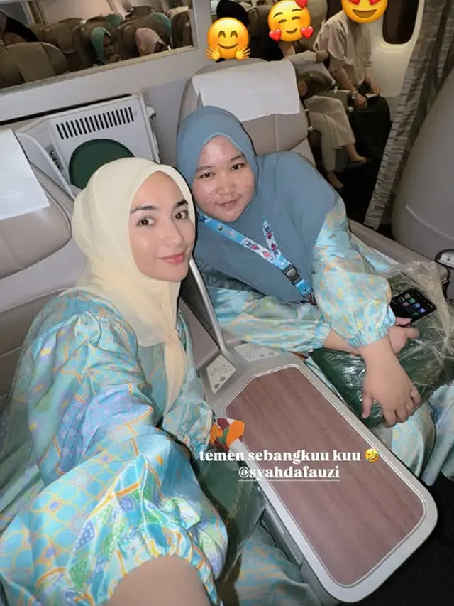 Citra Kirana Pakai Gamis Biru saat Berangkat Umrah (Foto: Instagram @citraciki)