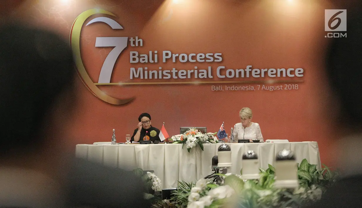 Menlu RI Retno Marsudi dan Menlu Australia, Julie Bishop membuka Bali Process Ministerial Forum di Nusa Dua, Bali, Selasa (7/8). Pertemuan tingkat menteri anggota Bali Process tersebut dilaksanakan pada 6-7 Agustus 2018. (Liputan6.com/Faizal Fanani)
