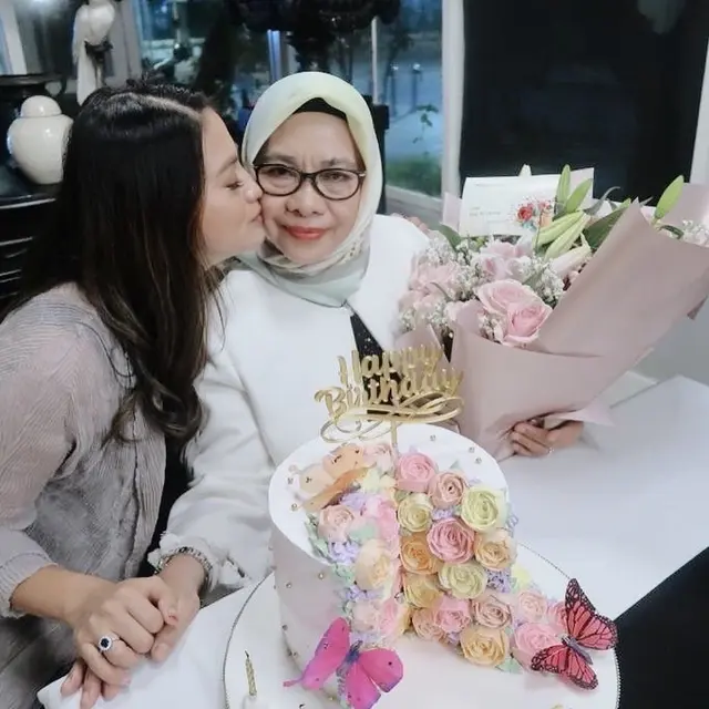 [Fimela] Ririn Ekawati dan Rini Yulianti