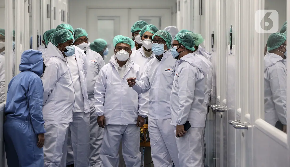 Satgas Lawan COVID-19 DPR RI yang dipimpin Wakil Ketua DPR RI Sufmi Dasco Ahmad mengunjungi PT Kimia Farma Plant Banjaran, Bandung, Jawa Barat, Kamis (29/7/2021). Dasco menyebut Kimia Farma memproduksi obat COVID-19 Favipiravir berkapasitas produksi 2 juta tablet per hari. (Liputan6.com/Johan Tallo)