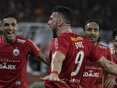 Striker Persija Jakarta, Marko Simic, merayakan gol yang dicetaknya ke gawang Arema FC pada laga Liga 1 di SUGBK, Jakarta, Sabtu (31/3/2018). Persija menang 3-1 atas Arema FC. (Bola.com/Vitalis Yogi Trisna)