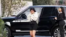 Kylie Jenner belum dua minggu melahirkan. Ia pun akhirnya kembali hadir dalam ruang publik dan menjalani kehidupan normalnya. (SplashNews/TMZ)