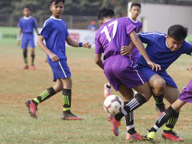 Pertandingan pembuka Rusun Cup 2015 antara Rusun Tambora melawan Rusun Karang Anyar di Stadion Soemantri Brodjonegoro, Jakarta, Sabtu (24/10/2015). Tambora berhasil menang 3-0. (Bola.com/Vitalis Yogi Trisna)