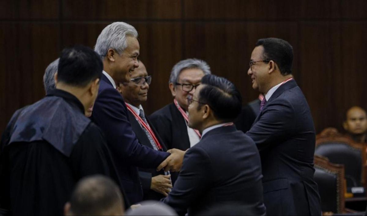 Namun Ganjar bersama calon wakil presiden (cawapres) nomor urut 3, Mahfud MD menerima putusan MK yang menolak gugatannya tersebut.