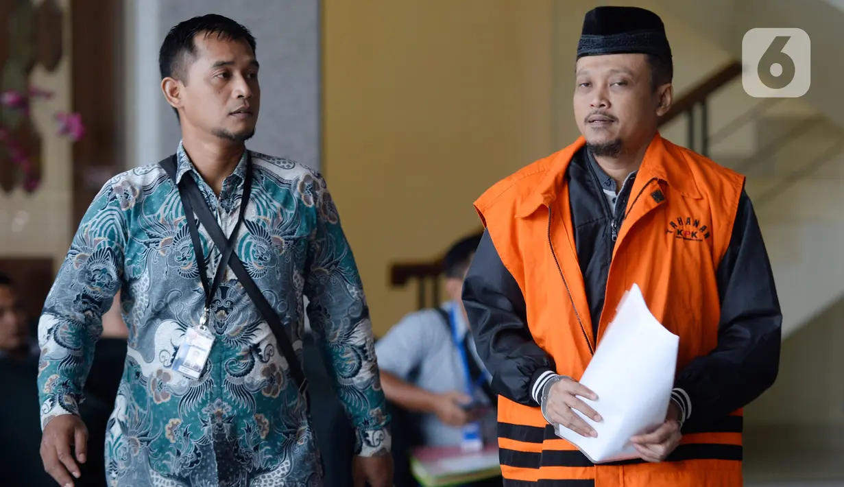 Pejabat Pembuat Komitmen (PPK) di Satuan Kerja Pelaksanaan Jalan Nasional XII Balikpapan, Andi Tejo Sukmono usai pemeriksaan lanjutan di Gedung KPK, Jakarta, Selasa (11/2/2020). Andi diperiksa sebagai tersangka suap pengadaan proyek jalan di Provinsi Kaltim tahun 2018-2019. (merdeka.com/Dwi Narwoko)