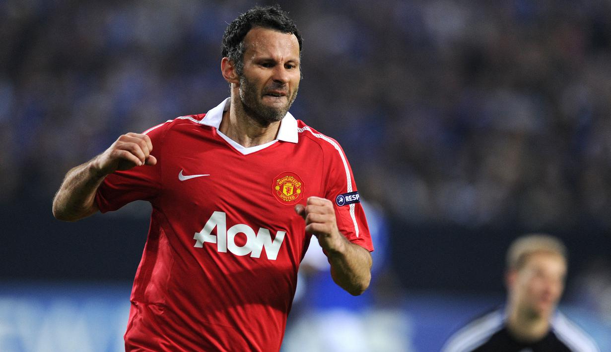 Ryan Giggs - Pemain nomor punggung 11 ini adalah contoh pemain setia. Giggs hanya memperkuat satu klub yakni Manchester United sejak musim 1992/1993 sampai 2013/2014. Hingga pensiun di Liga Inggris Giggs telah tampil sebanyak 632 laga untuk Setan Merah. (Foto:AFP/Patrik Stollarz)