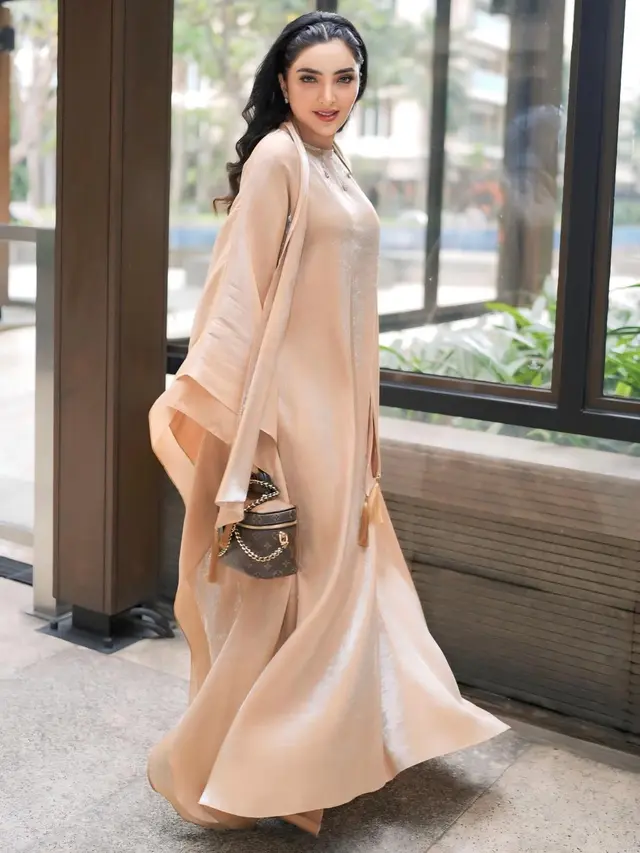 Potret Ashanty Pakai Kaftan Satin