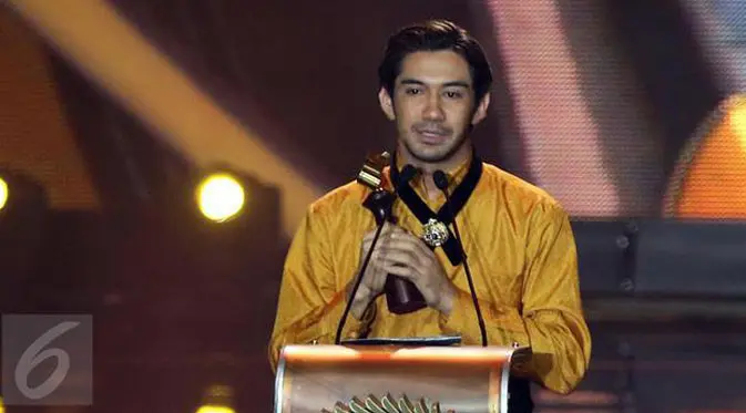 Reza Rahadian adalah aktor papan atas Indonesia saat ini, setiap judul film yang dibintanginya berhasil menjadi box office.