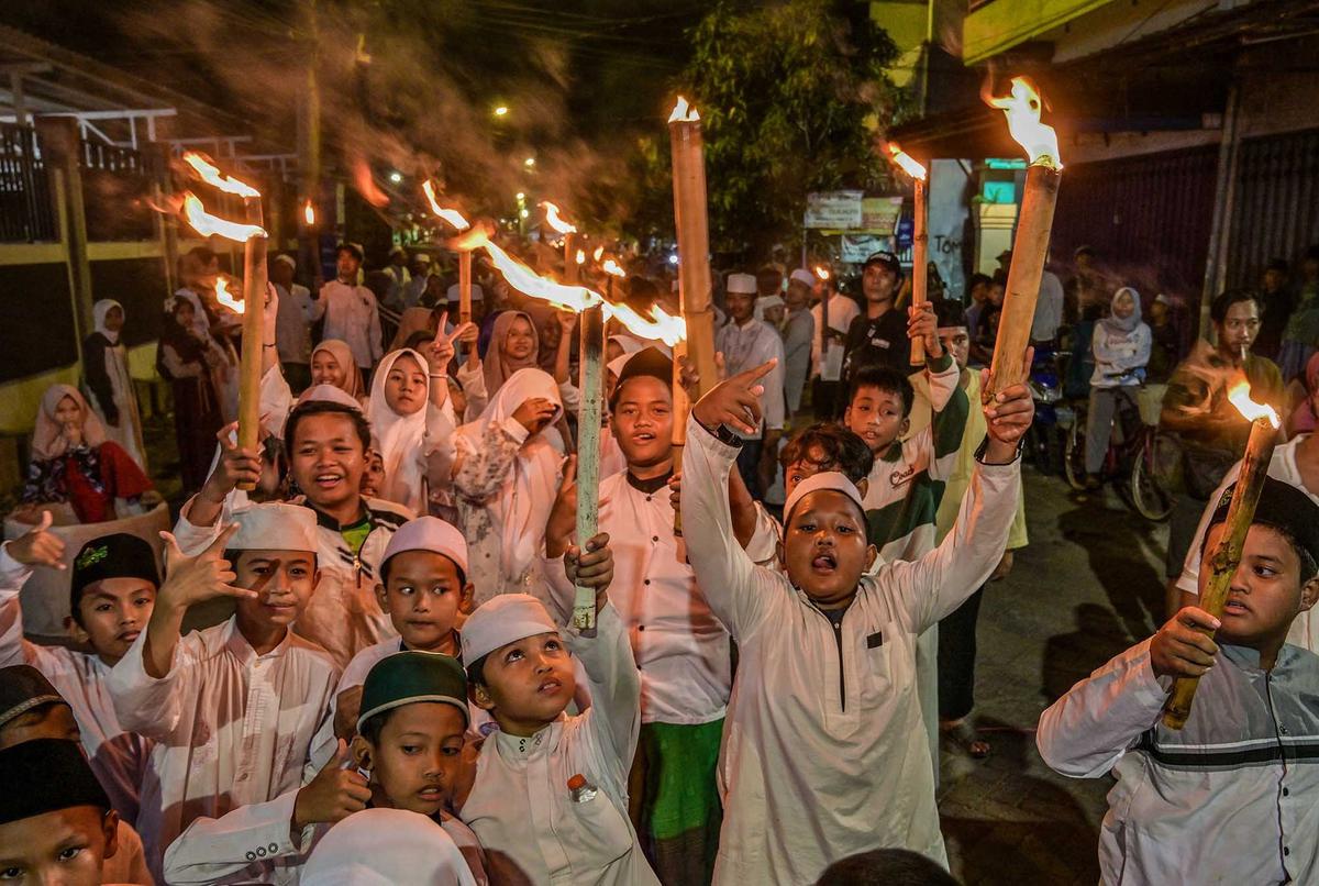 FOTO: Kemeriahan Pawai Obor Menyambut 1 Muharram 1447 H