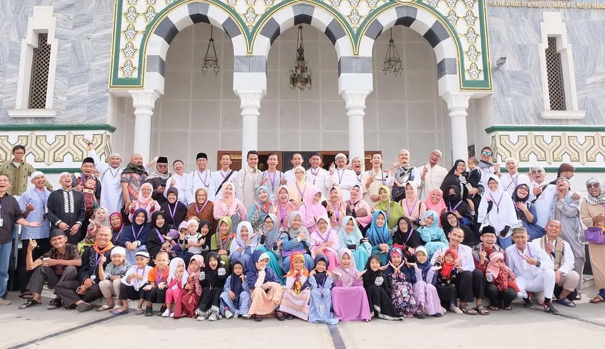 Dalam unggahannya, Irfan menuliskan keterangan yang membuat setiap orang yang membacanya ikut bersedih lantaran haru. Irfan menuliskan bahwa cita-cita Apa’ tercinta akan terwujud. (Instagram/irfanhakim75)