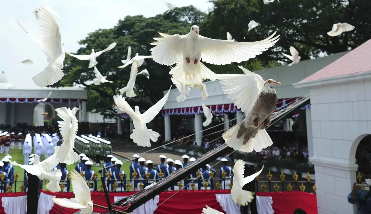 Tahun ini, perayaan HUT ke-80 RI juga akan menampilkan inovasi dan modifikasi formasi dari Paskibraka. (AP Photo/Achmad Ibrahim)