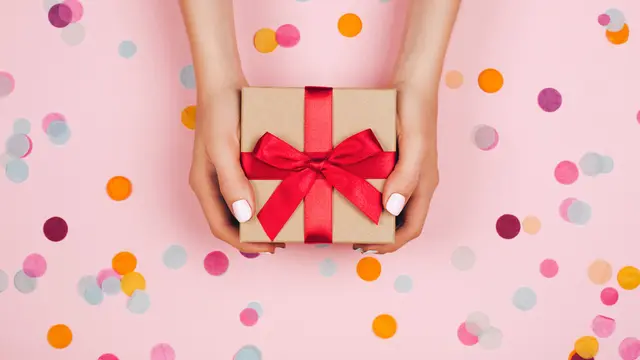 ilustrasi rekomendasi kado/Efetova Anna/shutterstock
