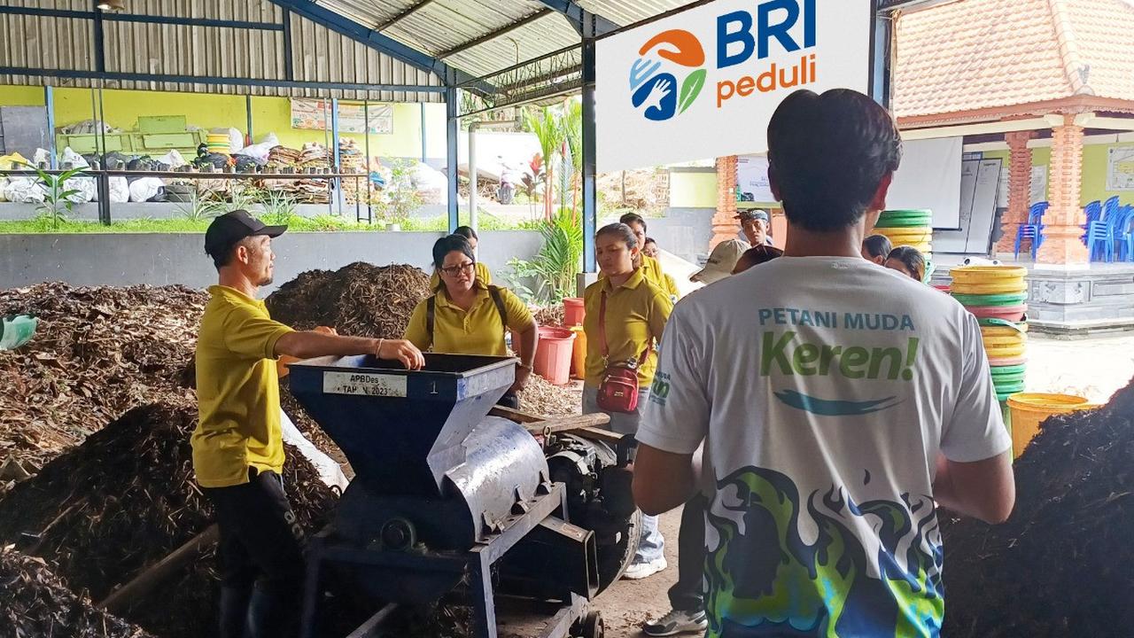 pelatihan ini tidak hanya bertujuan untuk meningkatkan kualitas pupuk, tetapi juga membuka peluang penguatan ekonomi melalui peningkatan nilai jual produk kompos.
