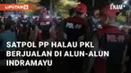 Petugas Satpol PP Indramayu disiagakan di sekitar alun-alun Puspawangi. Hal ini untuk menghalau pedagang kaki lima agar tidak berjualan di area alun-alun