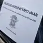 Selain mobilnya ditempeli stiker, para pengendara juga kecewa tidak ada pemberitahuan sebelum dilakukan razia.