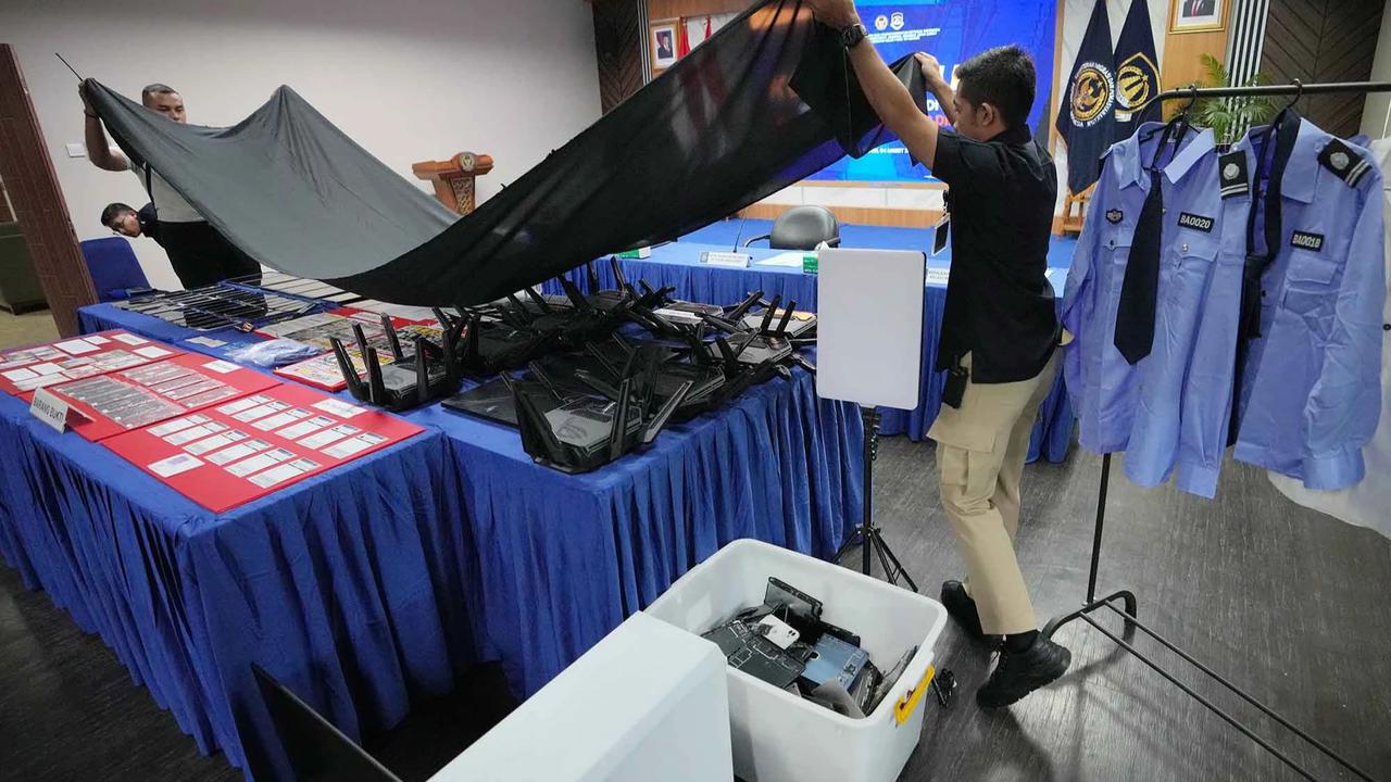 FOTO: Imigrasi Bogor Bongkar Sindikat Penipuan Online Warga Jepang di Sentul