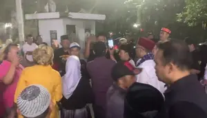 Sebuah video viral memperlihatkan kunjungan bacagub Jakarta Ridwan Kamil ke wilayah Jatinegara, Jakarta Timur diwarnai kericuhan sejumlah masyarakat. (Foto: Istimewa)