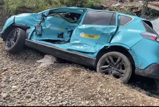 Taksi Green SM Penyebab kecelakaan kereta