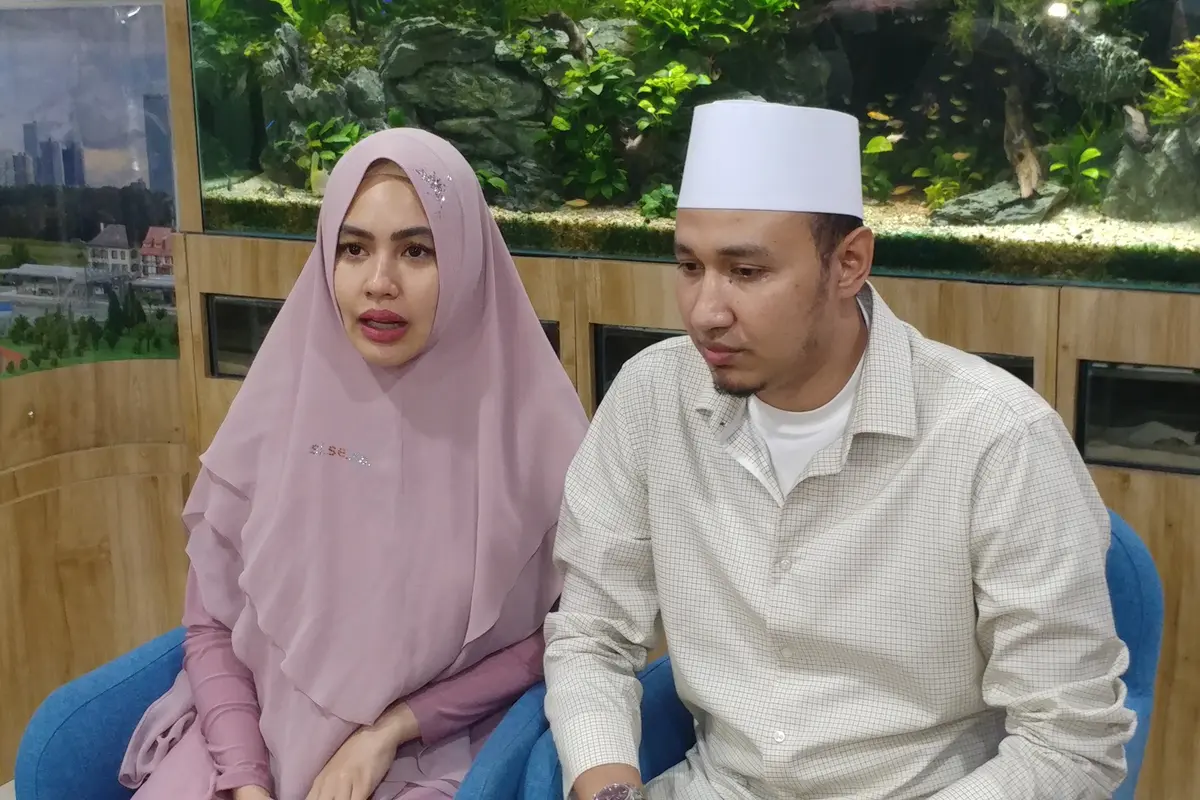 [Fimela] Kartika Putri dan Habib Usman Bin Yahya
