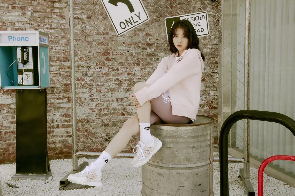 IU