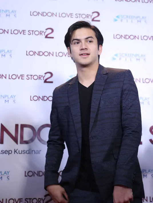 Gilang merupakan orang ketiga dalam kisah cinta  Caramel (Michelle Ziudith) dan Dave (Dimas Anggara). Peran penting dalam film itu hingga membuatnya tertekan seandainya tidak berhasil. (Nurwahyunan/Bintang.com)