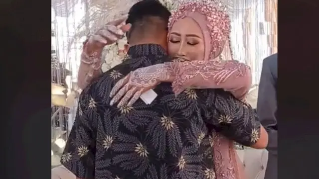 6 Potret Cewek Menangis saat Mantan Pacar Menikah, Berusaha Tegar