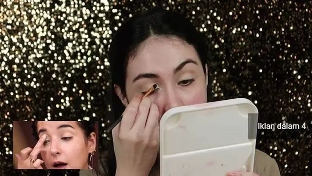 7 Potret Arumi Bachsin dengan Gaya Makeup 60's, Disebut Mirip Suzanna
