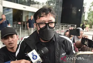 Wakil Ketua DPRD Jawa Barat Ono Surono diperiksa KPK. (Antara)