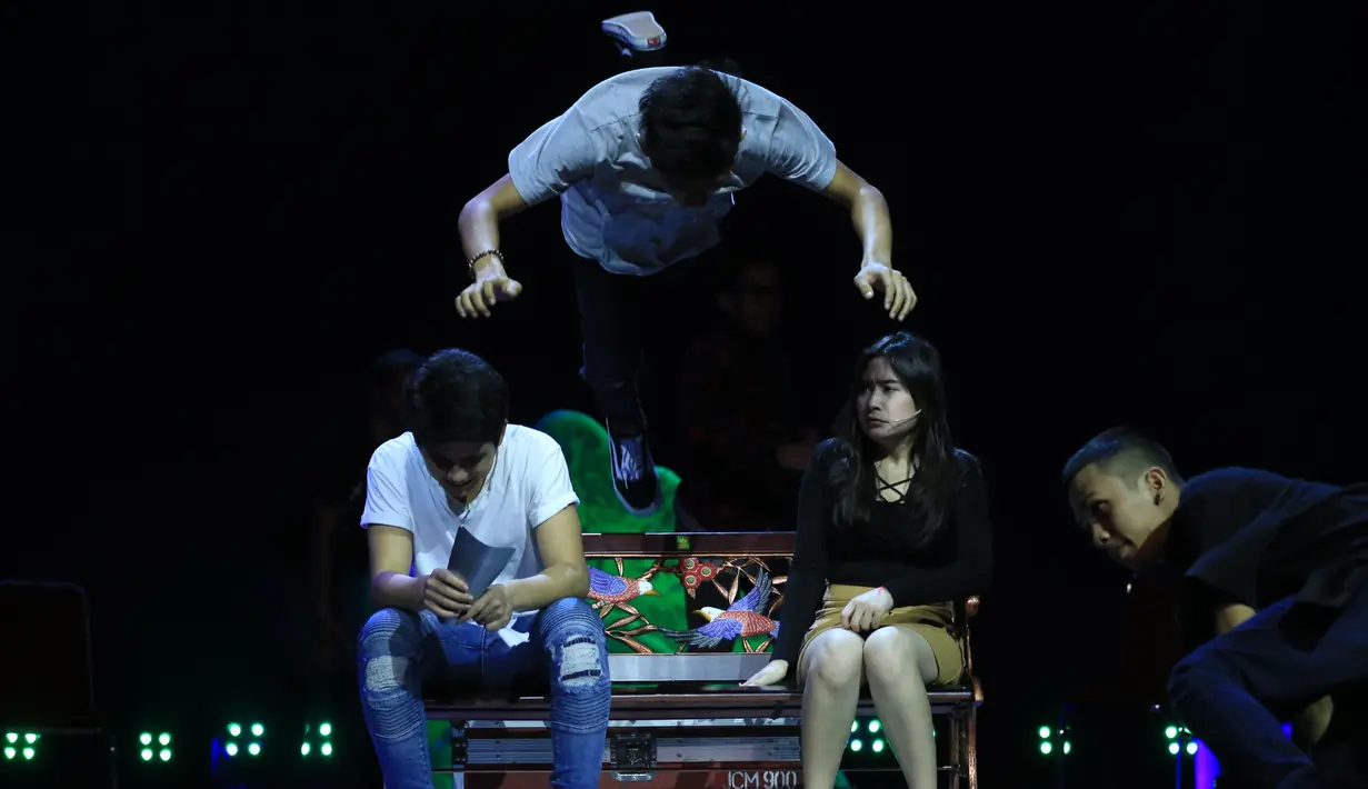 Berakting bareng bintang muda Aliando dan Rasya, Prilly mengaku tidak lagi kesulitan dalam membangun chemistry. Karena pasangan ini sering terlibat dalam projek yang sama. Dan membuat kemudahan dalam membangun chemistry. (Adrian Putra/Bintang.com)