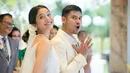 Sabtu, 3 Maret 2018, berlokasi di Bali, Chicco dan Putri akhirnya resmi menjadi pasangan suami-istri. Terus mengumbar senyum, keduanya pun tak segan mengumbar keromantisan mereka.  (Instagram/mrandmrsjerikho)