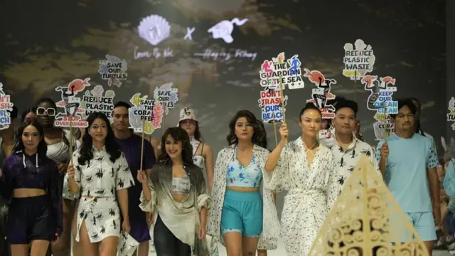 Kelly Tandiono unjuk kebolehan sebagai desainer di JFW 2024