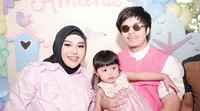 Di momen pertambahan usia putri sulungnya itu, Atta Halilintar dan Aurel Hermansyah tampil kompak kenakan busana warna pink.