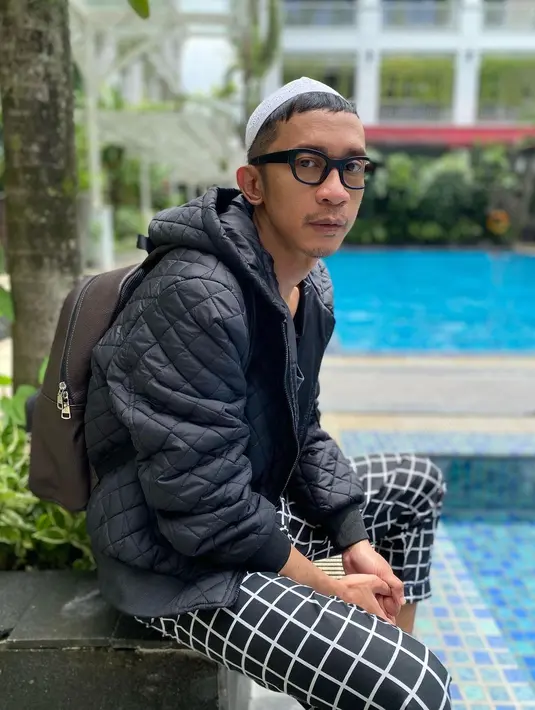 Aming  menyiratan sedang menjadi pribadi yang religius. (FOTO: https://www.instagram.com/amingisback/)