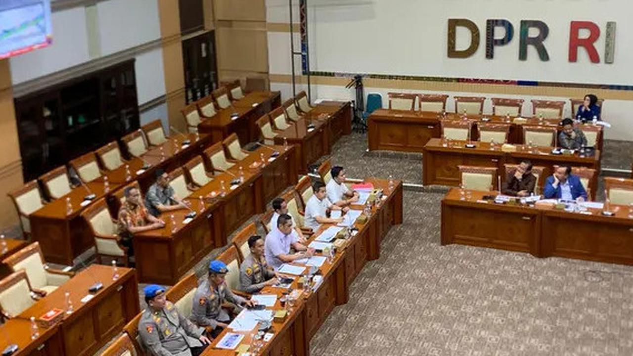 VIDEO: Pensiunan Jenderal 'Keramasi' Kapolres Semarang di DPR "Terlalu Lambat Sehingga Banyak Spekulasi"