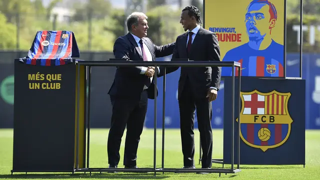 Jules Kounde Resmi Berlabuh ke Barcelona