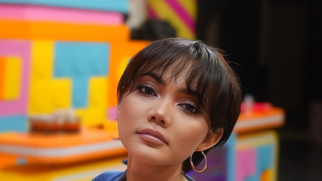 Bikin Netizen Terkecoh, Ini Potret Rina Nose Impersonate Agnez Mo - Gaya Nyanyinya Mirip Banget