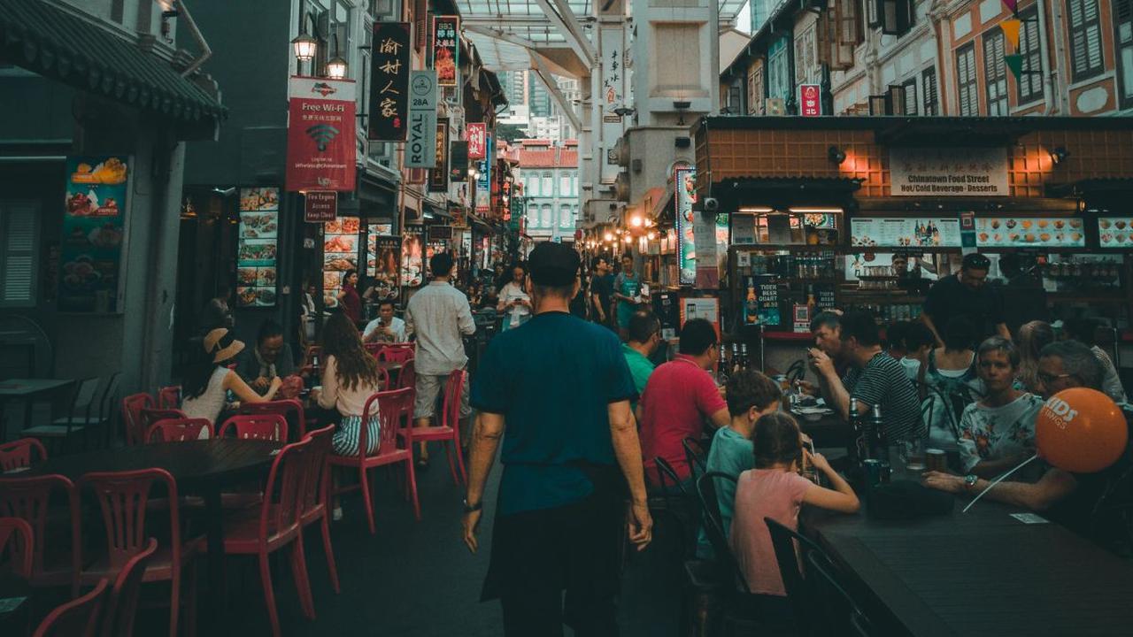 Singapura, dengan tingkat kelahiran yang rendah, memberikan dorongan finansial kepada warganya.