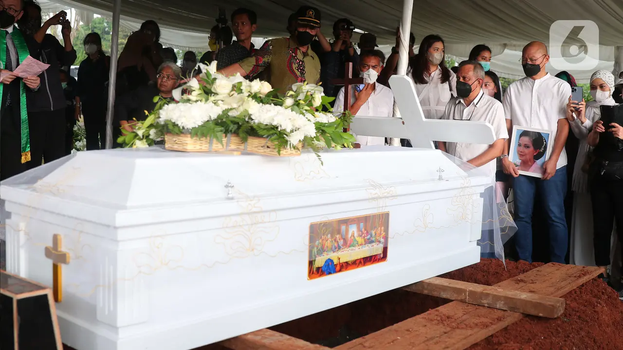 Prosesi Pemakaman Aktris Senior Rima Melati