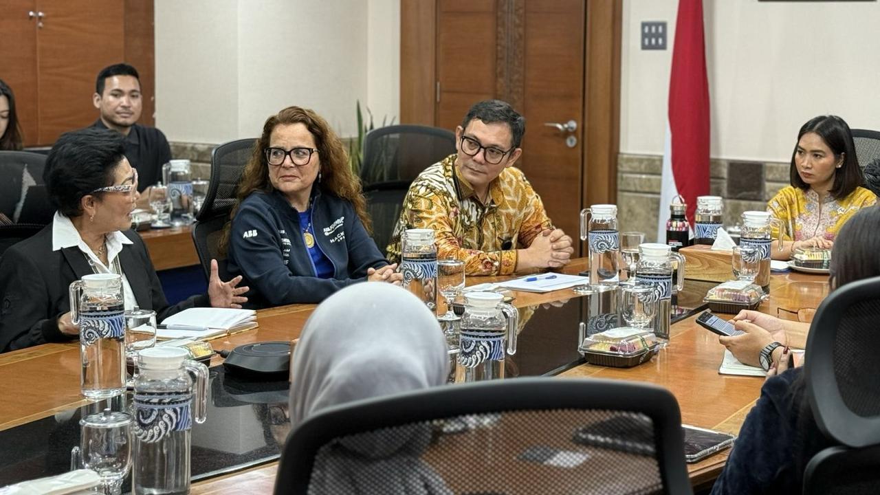 Wamen Pariwisata RI Terima Audiensi Jakpro, FEO, dan IMI Bahas Formula E di Indonesia