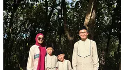 Anak Tya Ariestya Mulai Beranjak Remaja, Sudah Malu Dipeluk Depan Teman