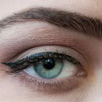 Tips Memaksimalkan Eyeliner untuk Rias Mata | via: buzzfeed.com