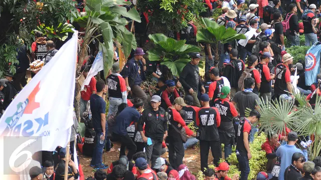 Aksi Buruh-Hari Buruh-May Day 2017-Injak Taman-Jakarta- Helmi Fithriansyah-20170501