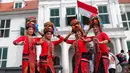 Penari menampilkan tarian daerah saat pagelaran Hari Tari Sedunia di kawasan Taman Fatahillah, Kota Tua, Jakarta, Sabtu (6/5/2023). (Liputan6.com/Angga Yuniar)