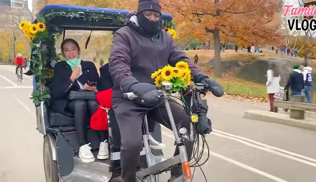 Ussy Sulistiawaty dan Andhika Pratama New York (Youtube/Ussy Andhika Official)