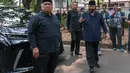Ketua Umum Partai NasDem Surya Paloh hadir di rumah duka Guruh Soekarnoputra di Jalan Sriwijaya Raya, Kebayoran Baru, Jakarta Selatan, Sabtu (26/9/2026). Kedatangannya untuk menyampaikan belasungkawa kepada keluarga almarhum. (KLY/Budy Santoso)