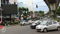 Polisi menangkap penggugah video porno di Jalan Prapanca. Sementara orang dekat Padepokan Dimas Kanjeng dikabarkan simpan trilyunan rupiah.