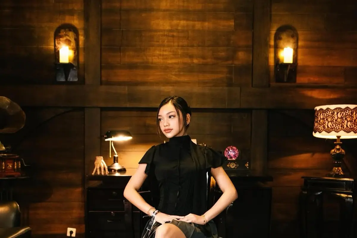 Pesona Murid Cantik Misterius dari Naura Ayu di Nevermore Academy